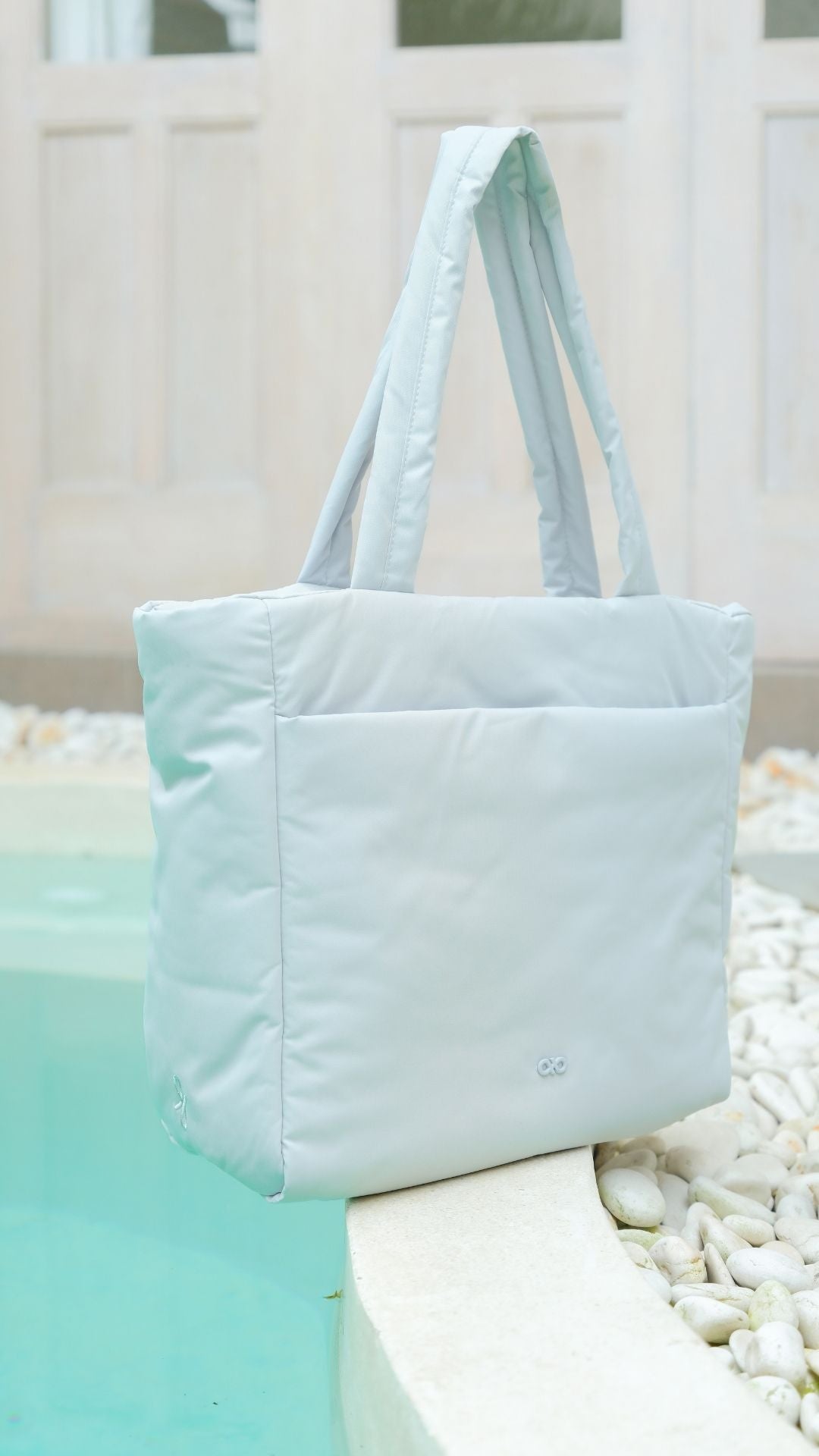 COSY LUXE TOTE BAG IN FROST