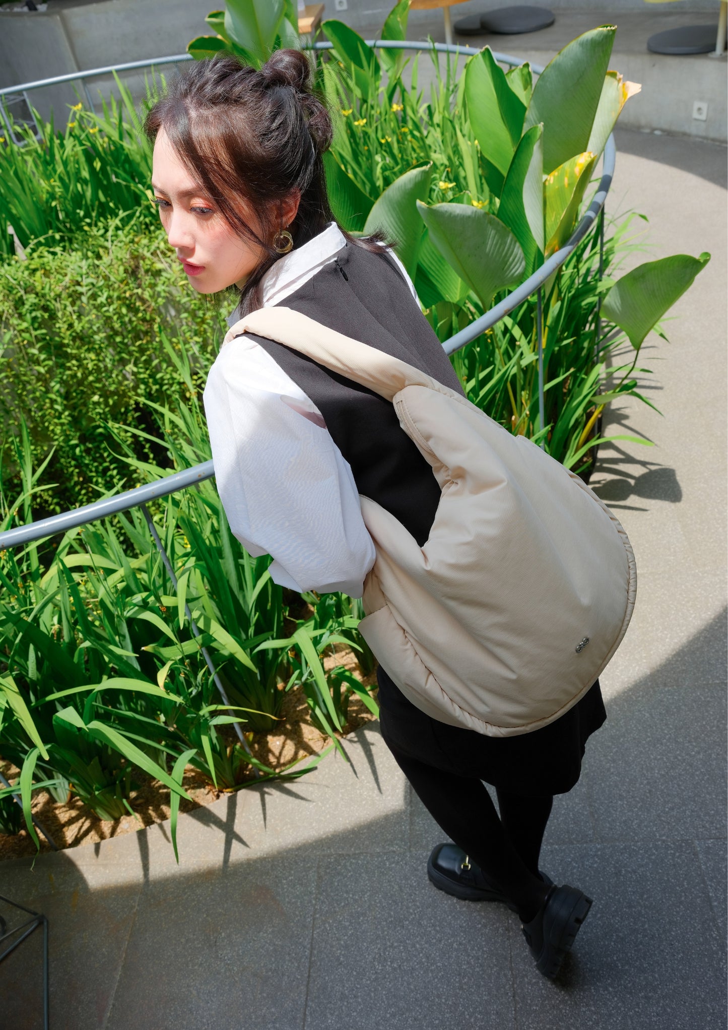 POSH SLOUCHY BAG IN CRÈME